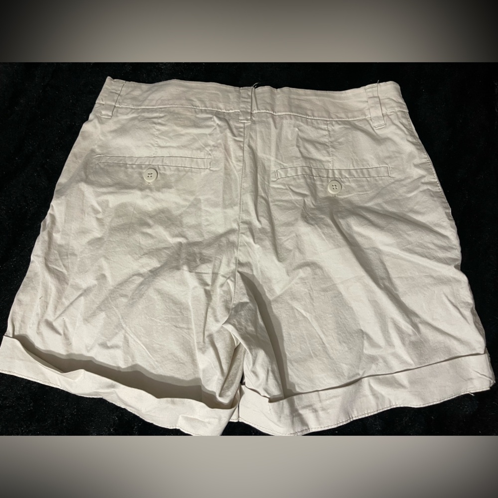 H&M Women's Beige Shorts. Size 6. NWT - Picture 2 of 7